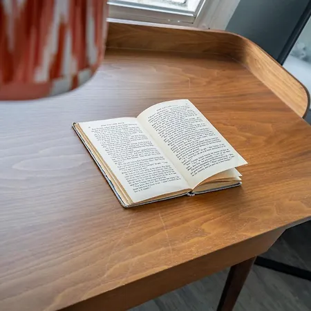 The Falcon - 11 アパート